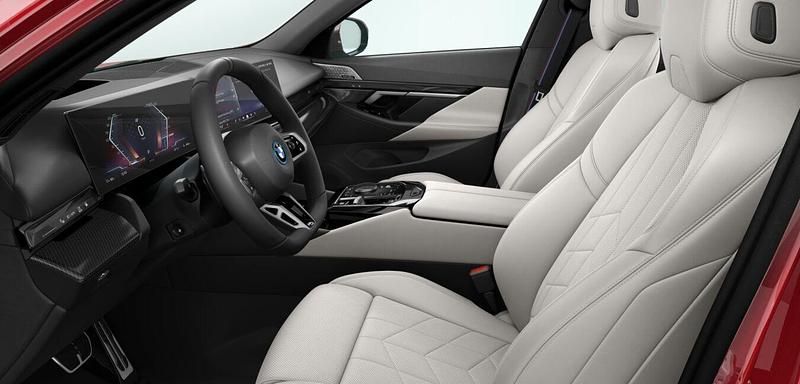 Gebraucht BMW i5 Comfort Edition 250 kW (340 PS) 2025 Rot Limousine