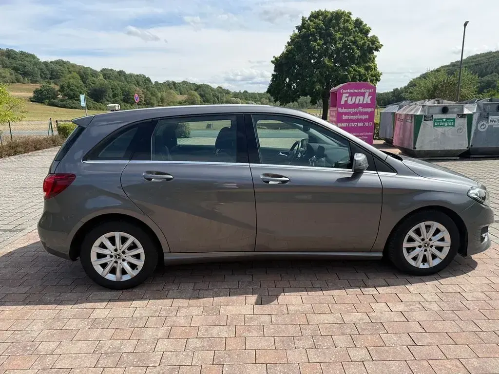 Gebraucht Mercedes B180 AMG Edition 1 122 PS (89 kW) 2018 Grau Kleinwagen