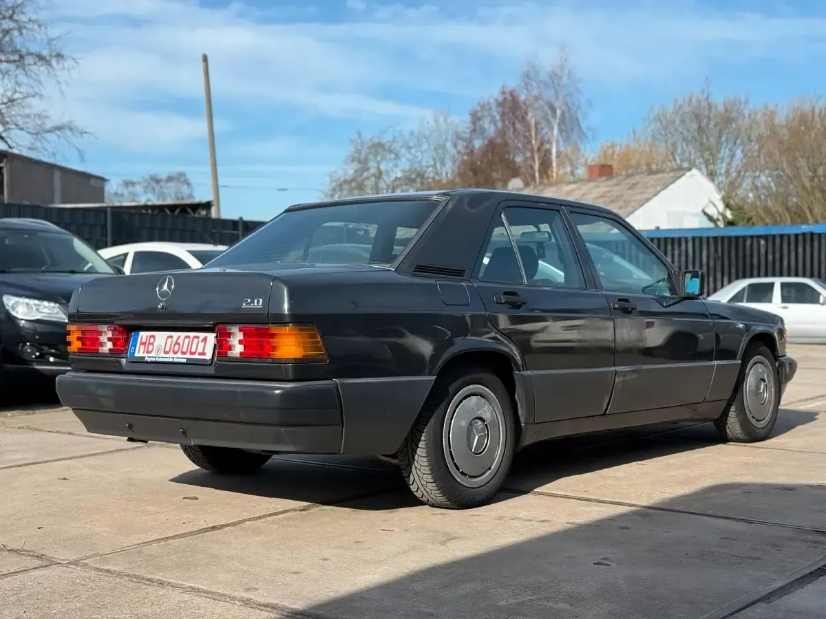Gebraucht Mercedes 190 122 PS (89 kW) 1991 Schwarz Limousine