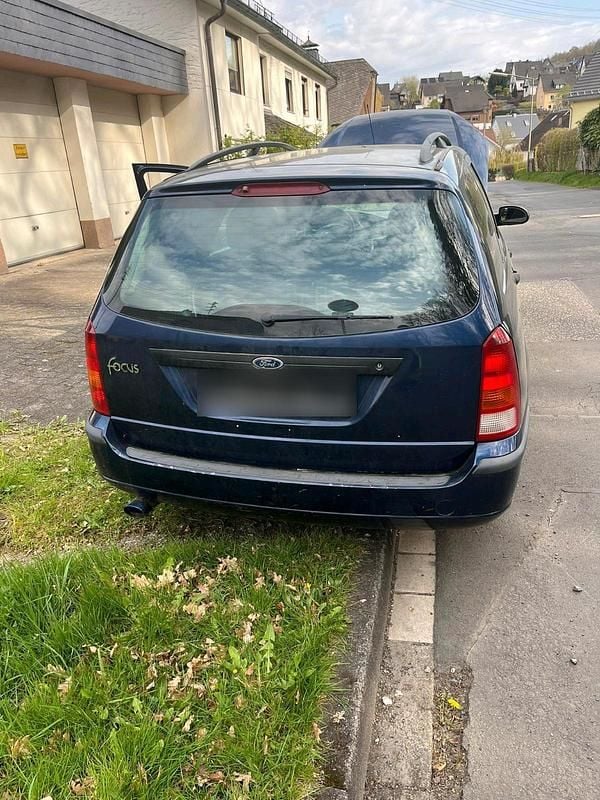 Second-hand Ford Focus 101 CP (74 kW) 2004 Albastru Break