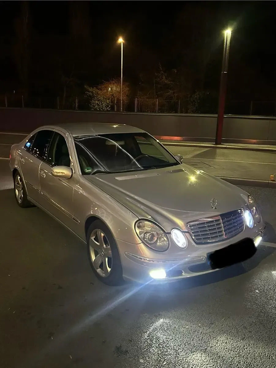 Gebraucht Mercedes E220 150 PS (110 kW) 2004 Silber Limousine