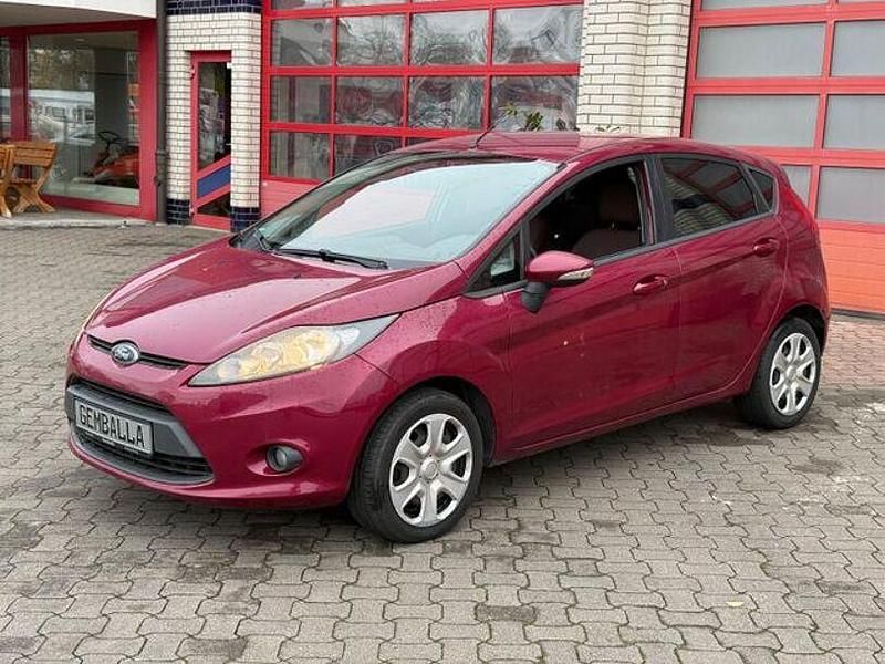 Rot Gebraucht 2011 Ford Fiesta Limousine | 3.950 € - Bild 1/4