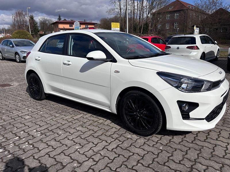 Gebraucht Kia Rio Edition 7 84 PS (61 kW) 2023 Weiß Limousine