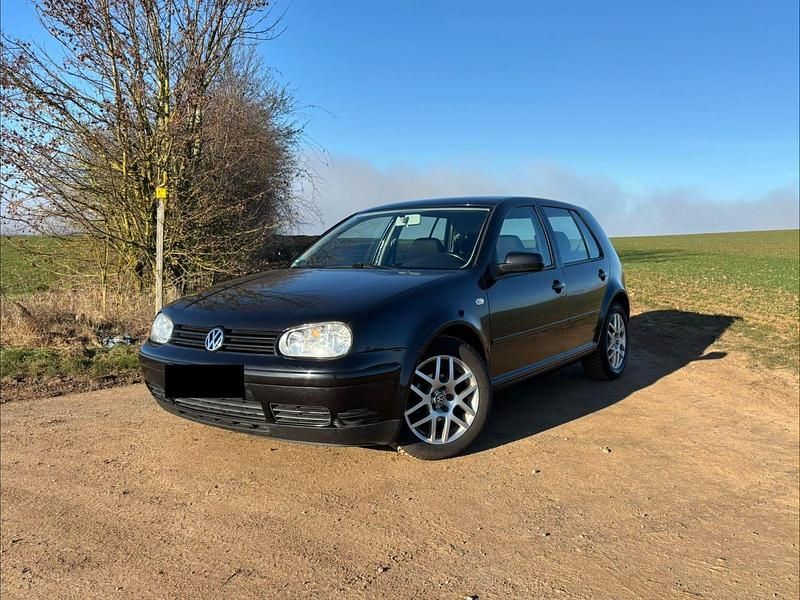 Schwarz Gebraucht 2000 VW Golf IV Edition Kleinwagen | 3.190 € (Fairer Preis) - Bild 1/4