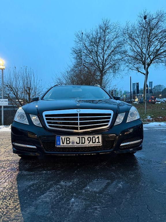 Gebraucht Mercedes E350 Avantgarde 265 PS (194 kW) 2011 Schwarz Kombi