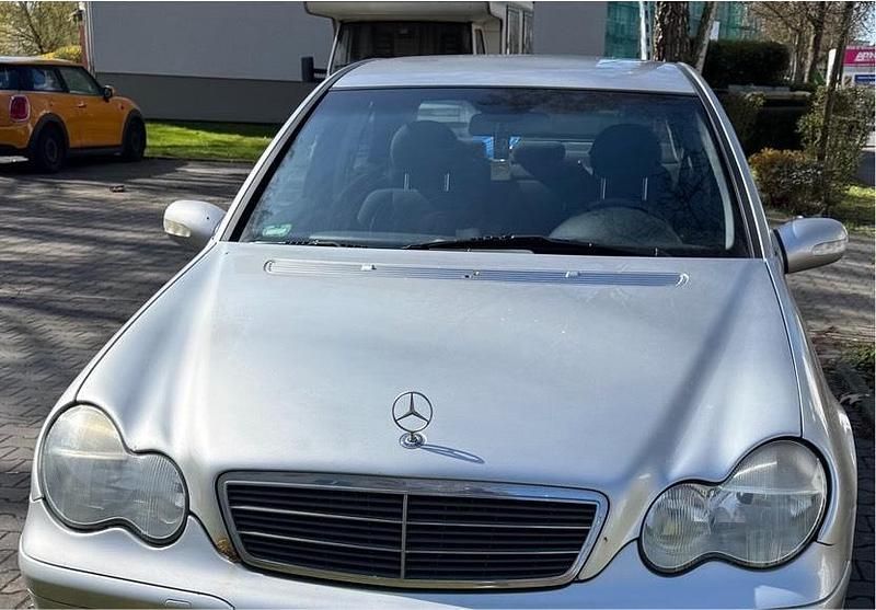 Gebraucht Mercedes C220 149 PS (109 kW) 2002 Silber Limousine