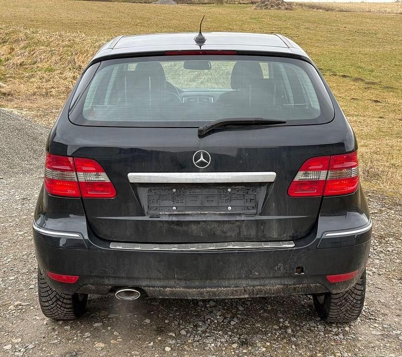 Gebraucht Mercedes B180 109 PS (80 kW) 2010 Schwarz Van / Kleinbus