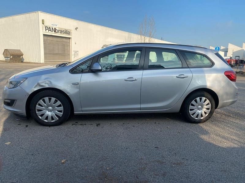 Gebraucht Opel Astra Edition 110 PS (80 kW) 2014 Silber Kombi