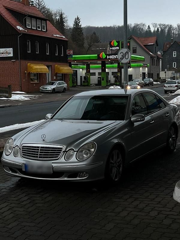 Gebraucht Mercedes E220 Elegance 150 PS (110 kW) 2002 Silber Limousine