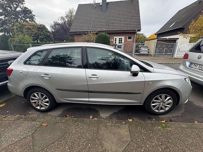 Silber Gebraucht 2012 Seat Ibiza ST Ecomotive Kombi | 2.800 € (Superpreis) - Bild 1/4