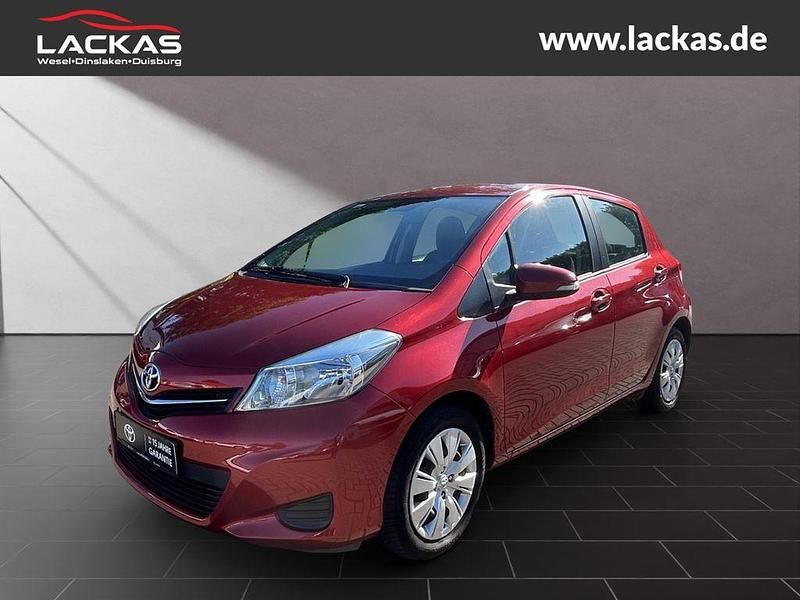 Rot Gebraucht 2012 Toyota Yaris Life Limousine | 7.950 € (Etwas zu teuer) - Bild 1/4