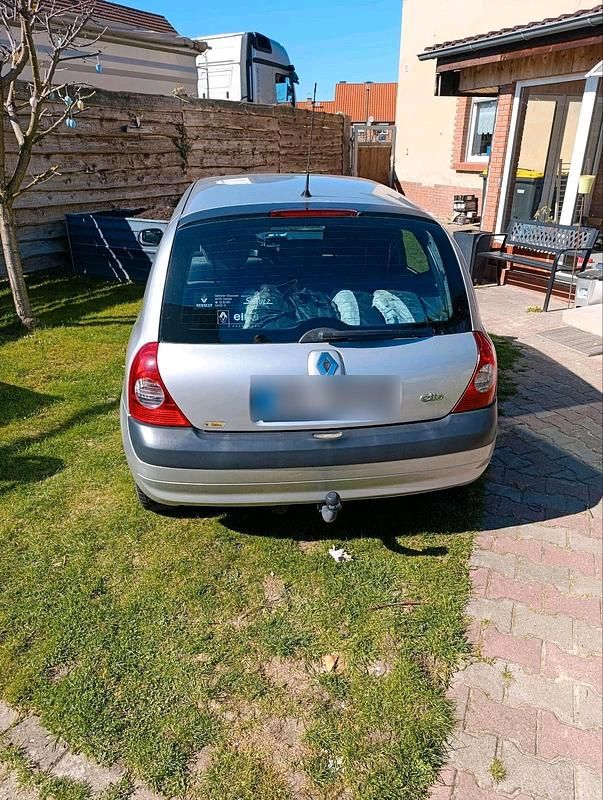 Używany Renault Clio II 2005 Srebrny Hatchback