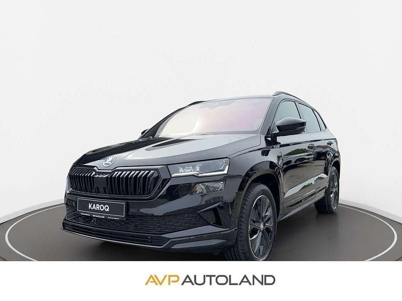 Schwarz magic perleffekt Gebraucht 2024 Skoda Karoq SportLine SUV | 42.430 € - Bild 1/4