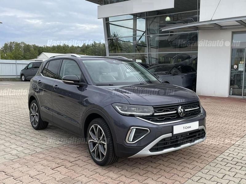 Neu VW T-Cross Design 150 PS (110 kW) 2026 Grau SUV