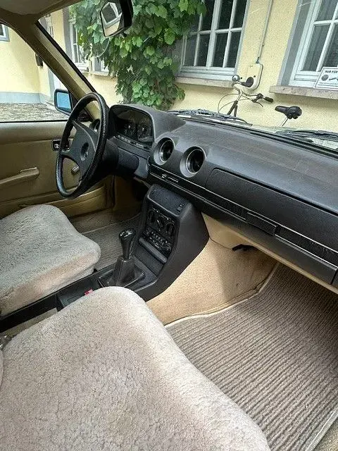 Gebraucht Mercedes 230 136 PS (100 kW) 1982 Grün Limousine