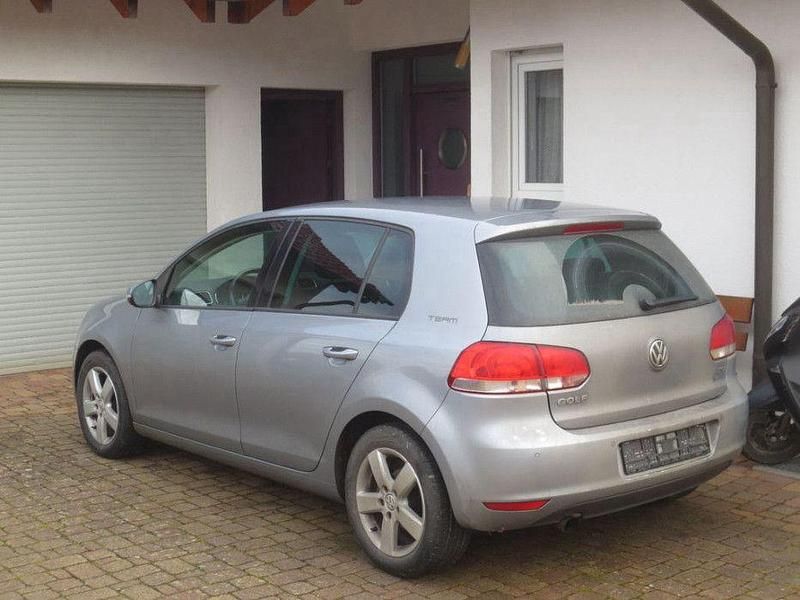 Gebraucht VW Golf VI Team 105 PS (77 kW) 2010 Grau Kleinwagen