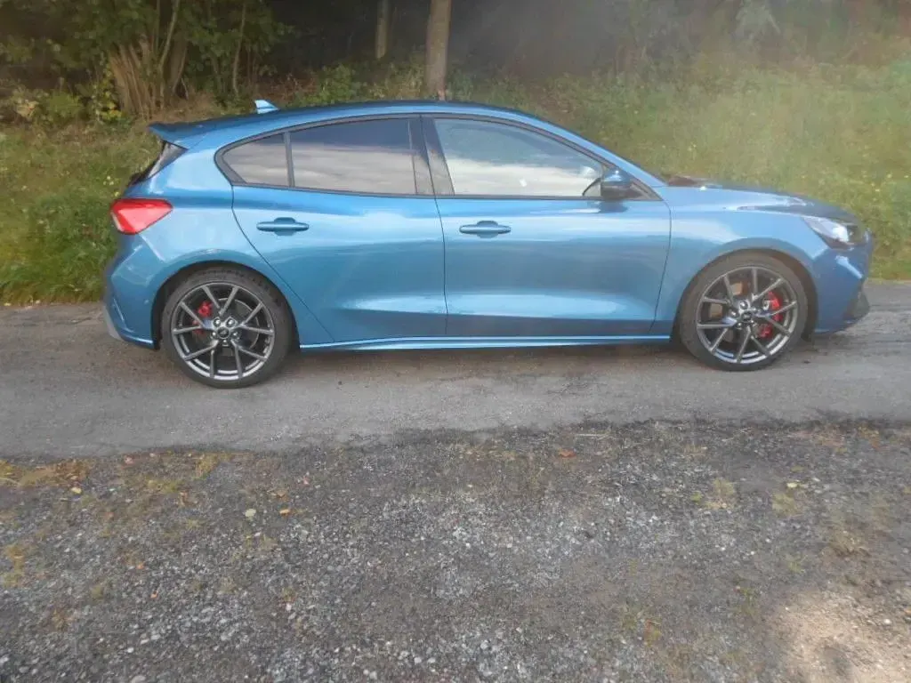 Używany Ford Focus ST 280 KM (205 kW) 2021 Niebieski Sedan/Limuzyna