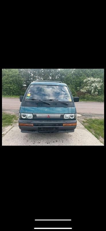 Grün Gebraucht 1996 Mitsubishi L Top Van / Kleinbus | 2.899 € - Bild 1/4