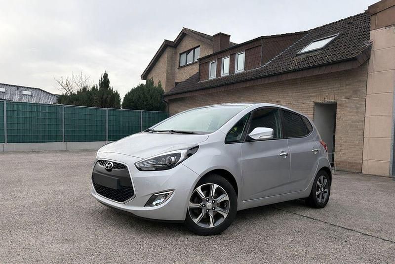 Gebraucht Hyundai ix20 Style 90 PS (66 kW) 2016 Silber Kleinwagen