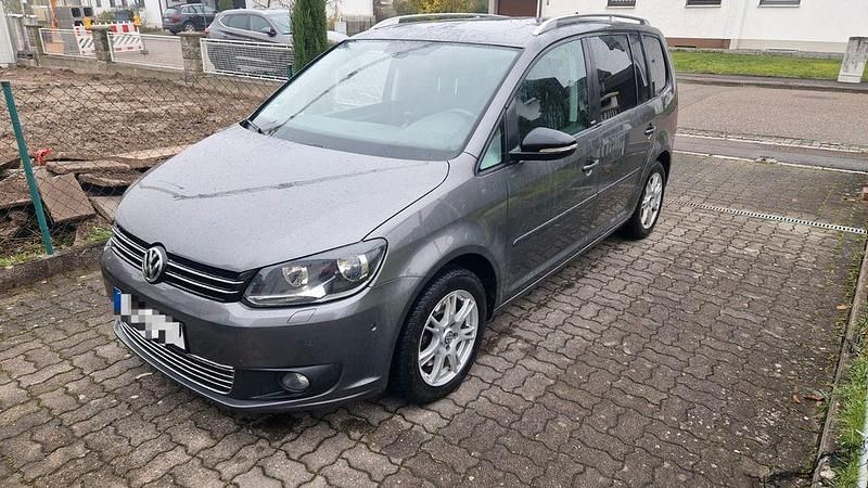Grau Gebraucht 2011 VW Touran Style Van / Kleinbus | 9.450 € (Fairer Preis) - Bild 1/3