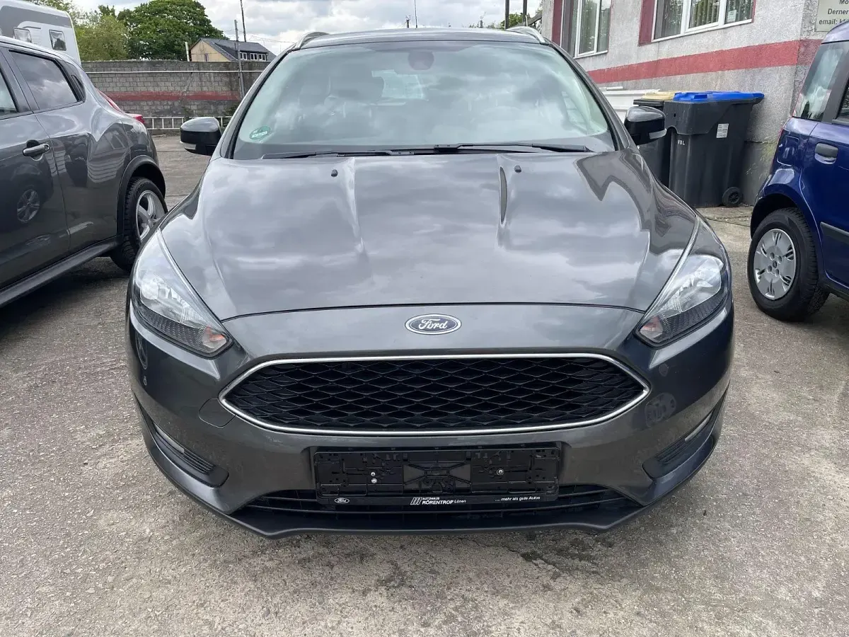 Gebraucht Ford Focus Titanium 120 PS (88 kW) 2016 Grau Kombi