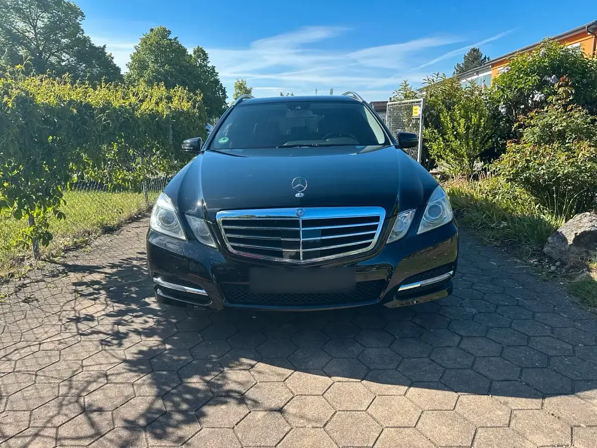 Gebraucht Mercedes E250 204 PS (150 kW) 2011 Schwarz Kombi