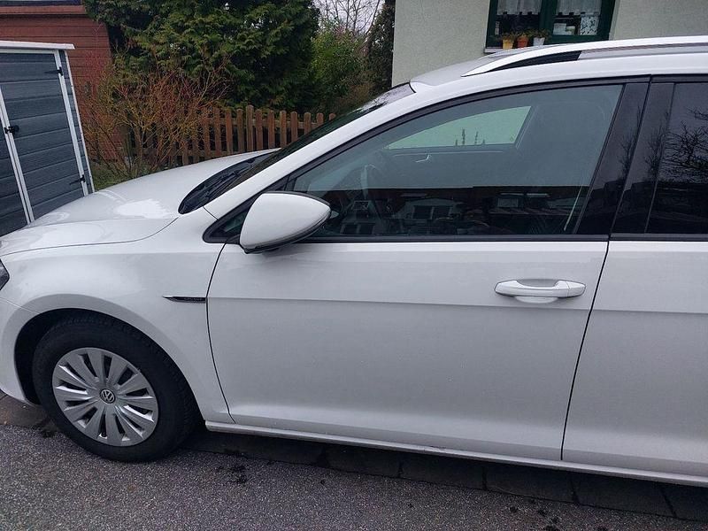 Gebraucht VW Golf VII LOUNGE 125 PS (91 kW) 2015 Weiß Kombi