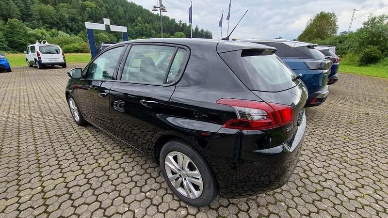 Gebraucht Peugeot 308 Active 131 PS (96 kW) 2019 Schwarz perla nera/metalliclackierung (metallic) Limousine