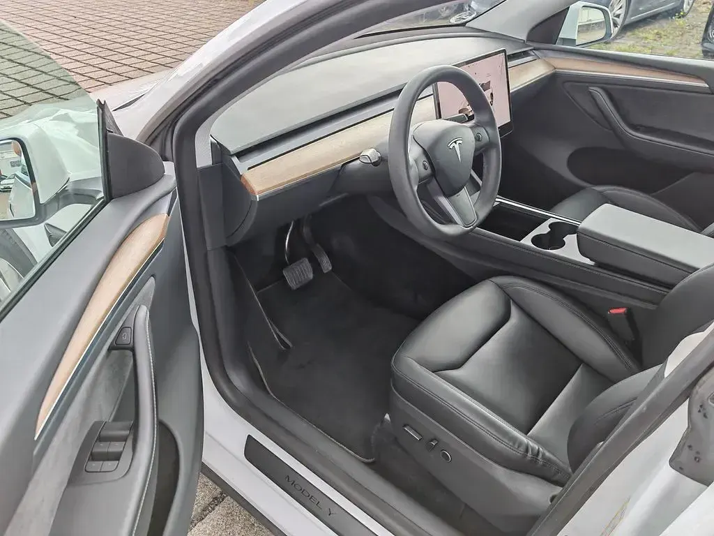 Gebraucht Tesla Model Y Long Range AWD 378 kW (514 PS) 2024 Weiß SUV