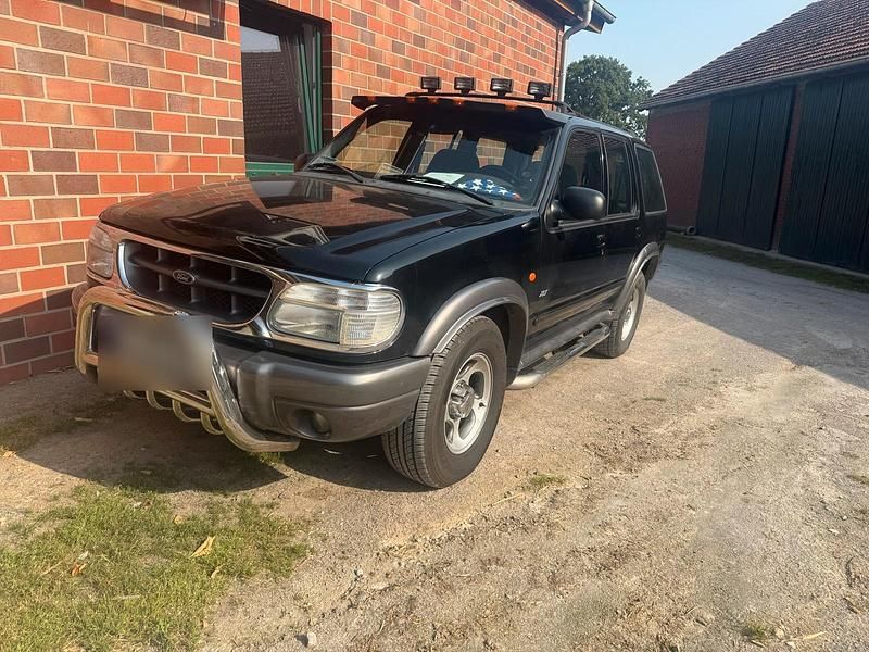 Schwarz Gebraucht 2001 Ford Explorer SUV | 2.200 € (Superpreis) - Bild 1/1