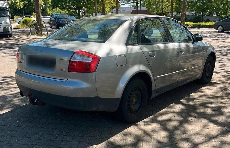 Usata Audi A4 131 CV (96 kW) 2002 Argento Berlina