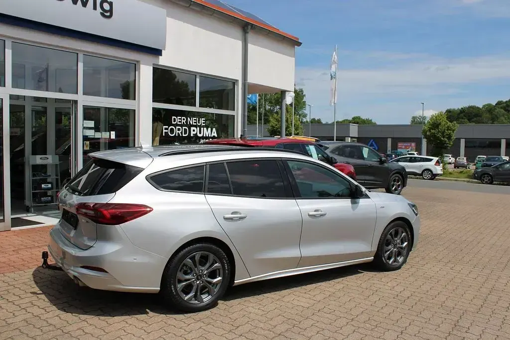 Gebraucht Ford Focus ST-Line X 125 PS (91 kW) 2023 Silber Limousine