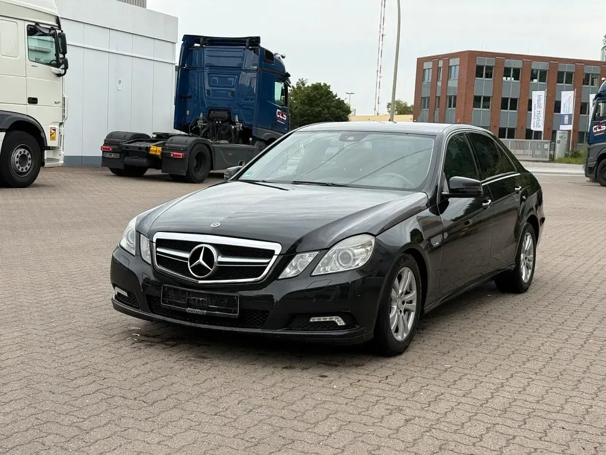 Gebraucht Mercedes 220 177 PS (130 kW) 2010 Schwarz Limousine