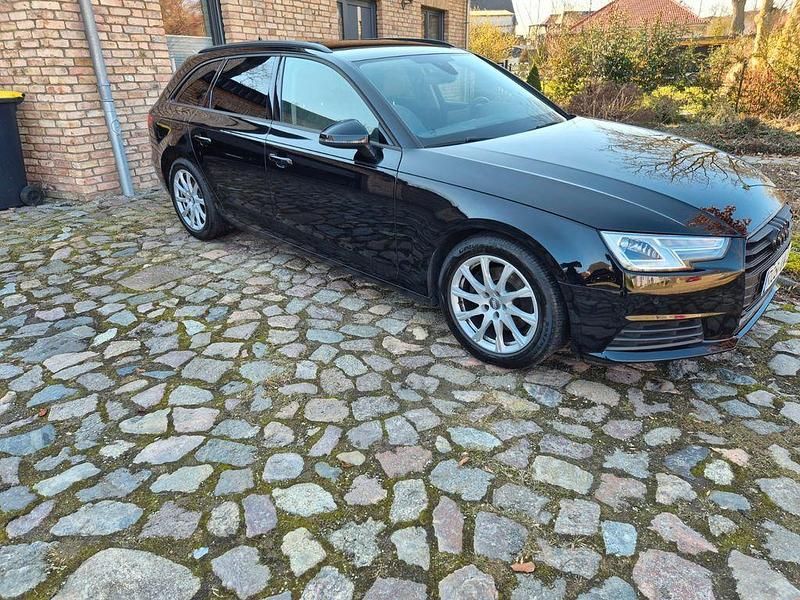 Gebraucht Audi A4 150 PS (110 kW) 2018 Schwarz Kombi
