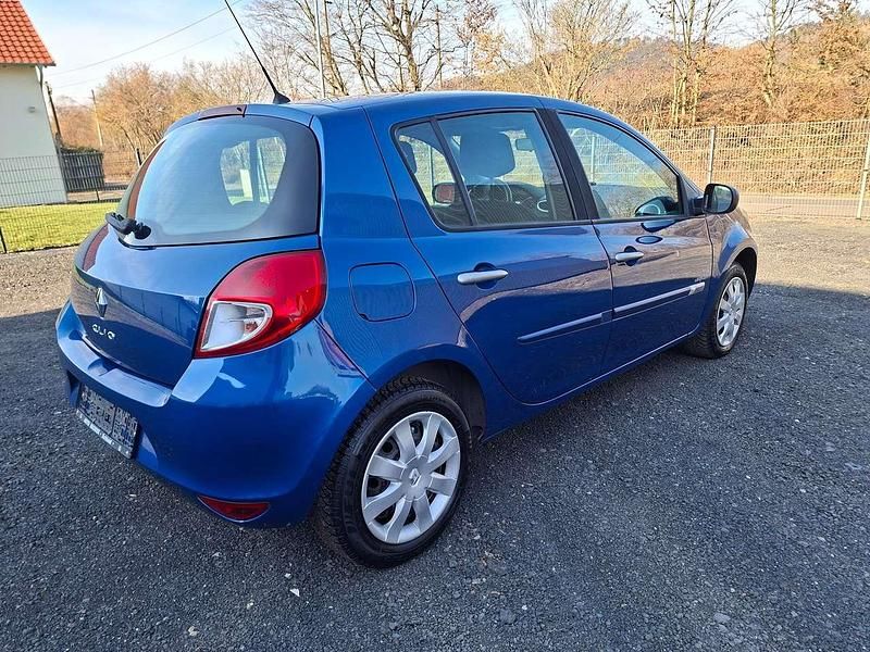 Gebraucht Renault Clio II Dynamique 101 PS (74 kW) 2010 Extremblau Kleinwagen