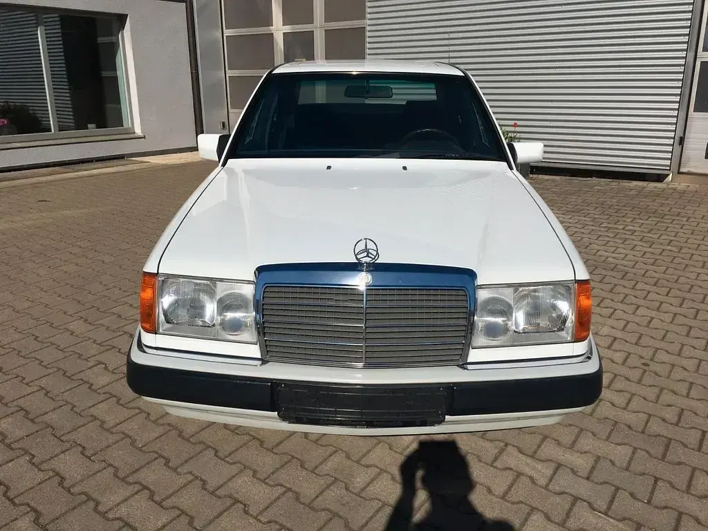 Gebraucht Mercedes 200 105 PS (77 kW) 1990 Weiß Limousine
