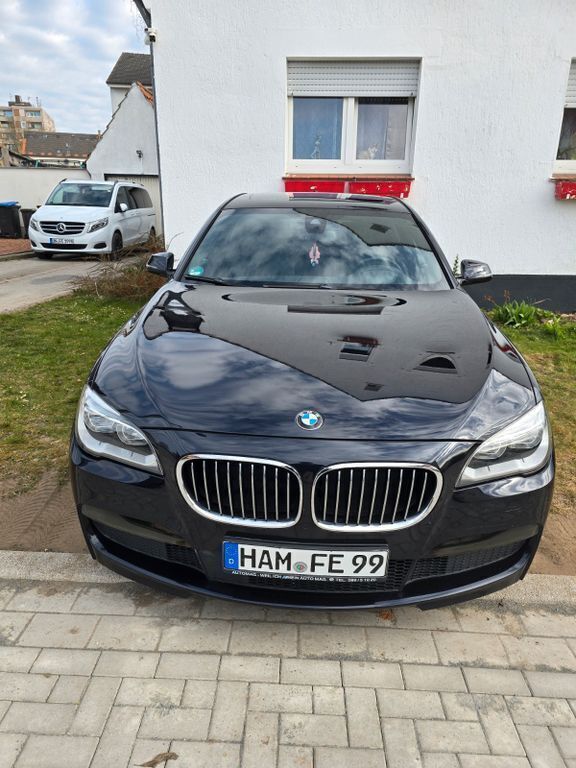 Schwarz Gebraucht 2014 BMW 730 Exclusive Limousine | 22.000 € (Fairer Preis) - Bild 1/4