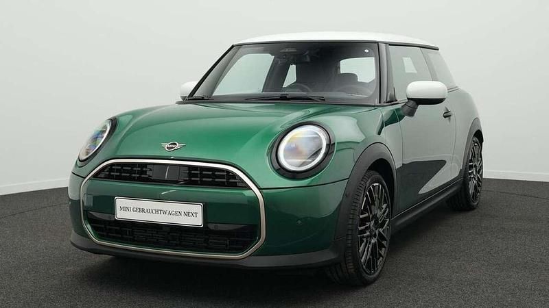 Grün Gebraucht 2024 Mini Cooper Favoured Kleinwagen | 26.969 € (Fairer Preis) - Bild 1/4