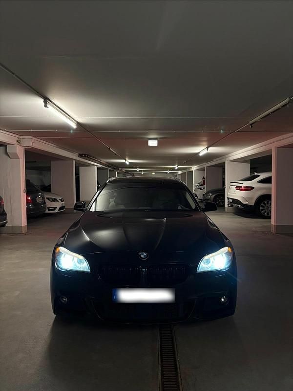 Gebraucht BMW 530 M Sport 245 PS (180 kW) 2011 Schwarz Kombi