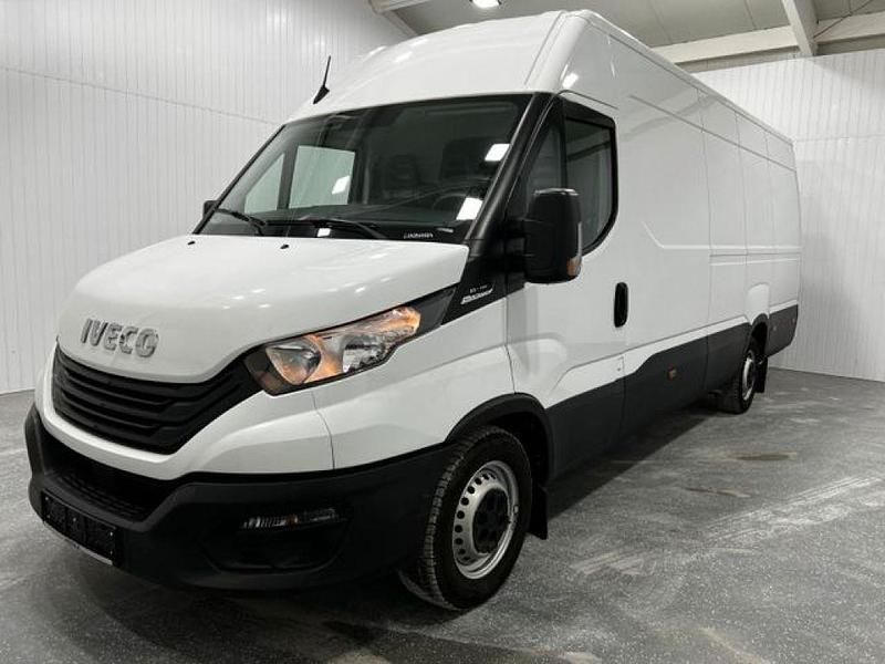 Second-hand Iveco Daily 156 CP (114 kW) 2023 Alb Van