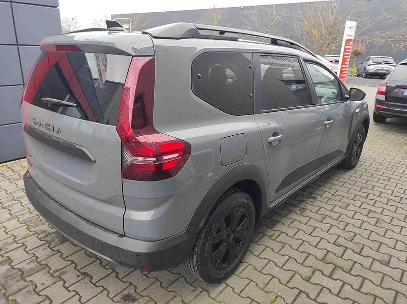 Neu Dacia Jogger Extreme 101 PS (74 kW) 2026 Grau Van / Kleinbus