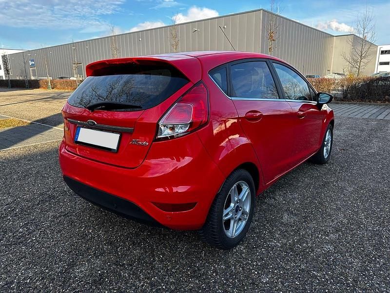 Gebraucht Ford Fiesta 125 PS (91 kW) 2014 Rot Kleinwagen