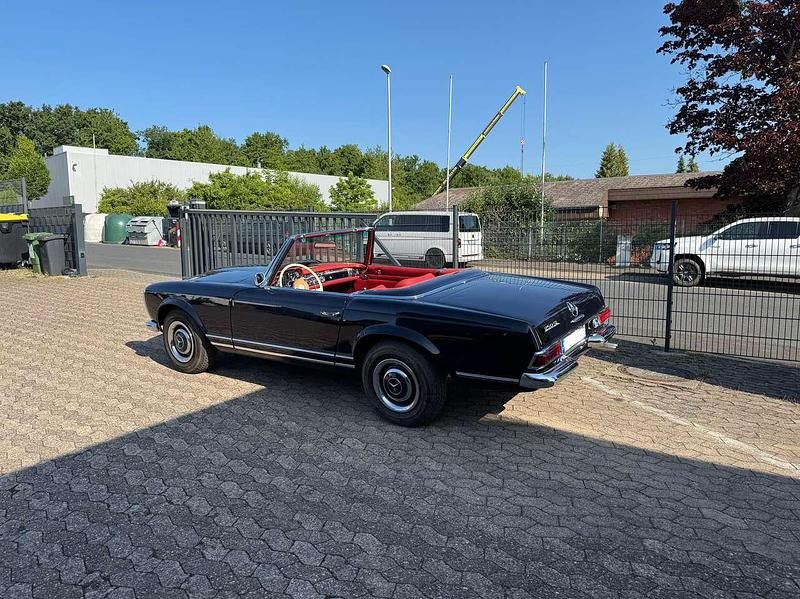 Gebraucht Mercedes 250 150 PS (110 kW) 1967 Blau Cabrio