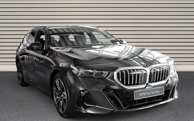 Neu BMW 530e 299 PS (219 kW) 2026 Grau Kombi