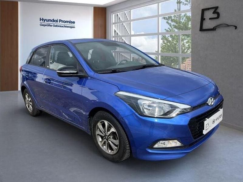 Gebraucht Hyundai i20 Passion 84 PS (61 kW) 2018 Blau Limousine