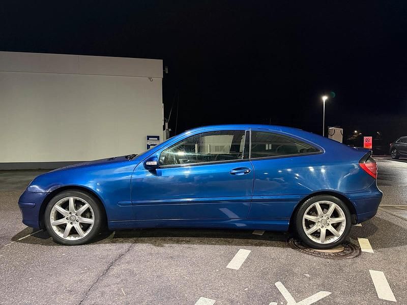 Gebraucht Mercedes C220 143 PS (105 kW) 2001 Blau Coupé