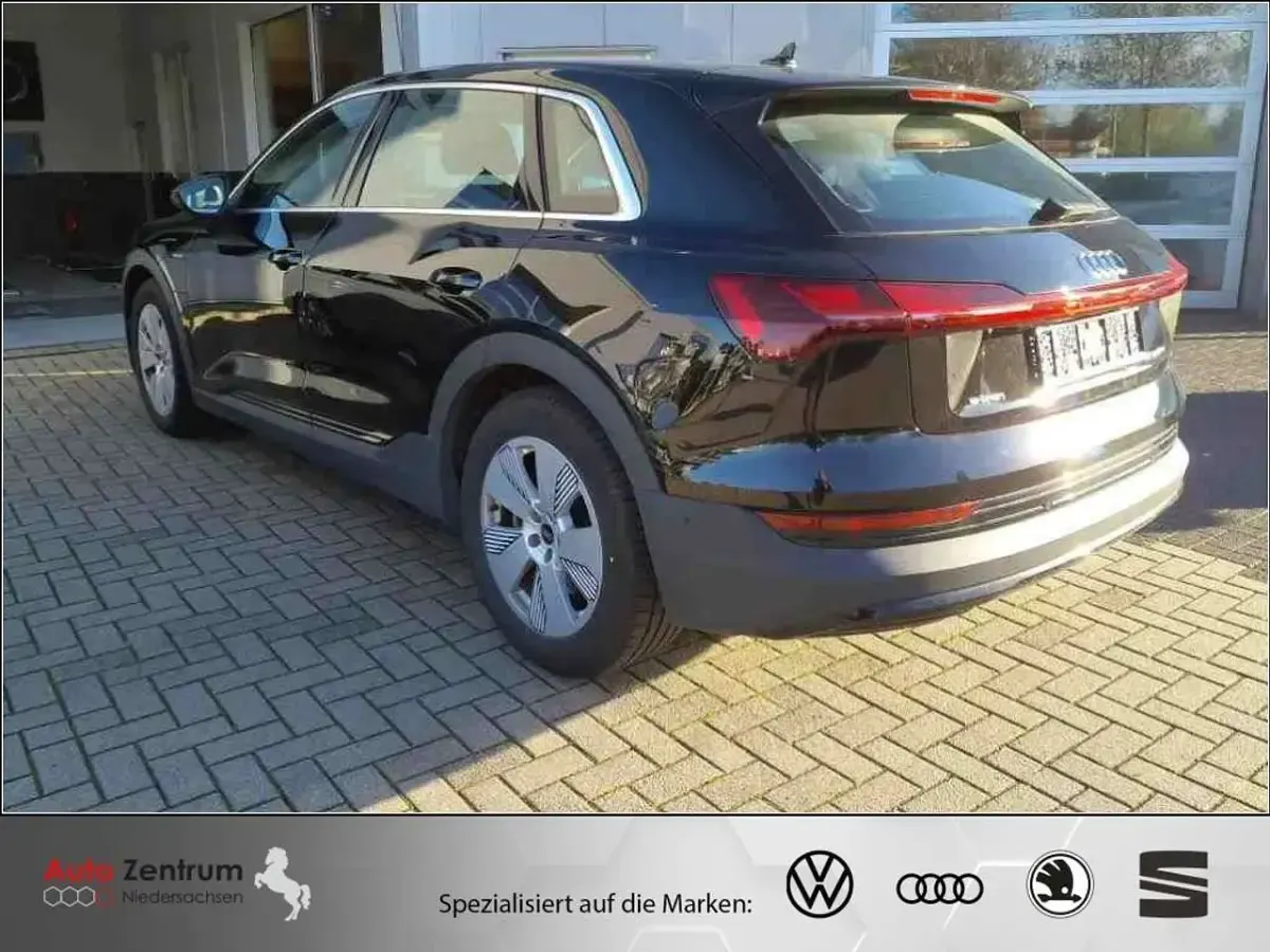 Używany Audi e-tron Sport 230 kW (313 KM) 2022 Czarny SUV