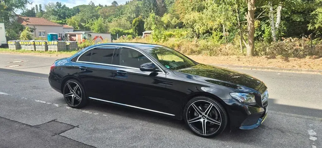Gebraucht Mercedes E200 184 PS (135 kW) 2019 Schwarz Limousine