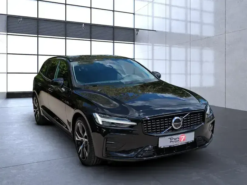 Gebraucht Volvo V60 Plus 197 PS (144 kW) 2025 Onyx black (metallic) Kombi