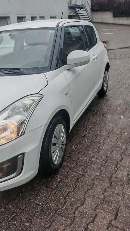 Gebraucht Suzuki Swift Club 94 PS (69 kW) 2015 Weiß Kleinwagen